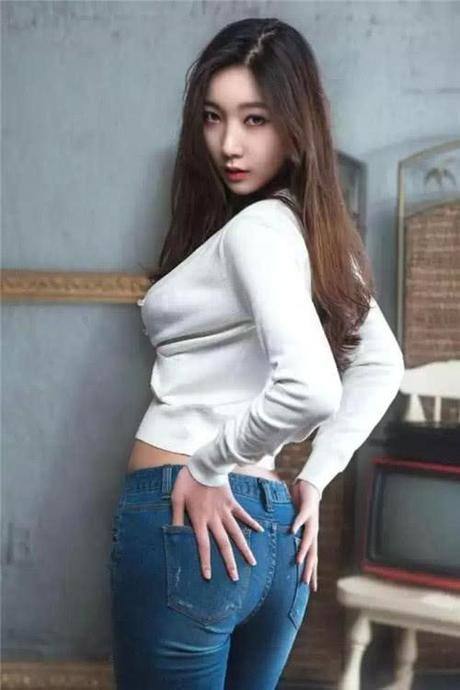 女生，都少不了一条牛仔裤！因为，这是女生的压箱之宝！