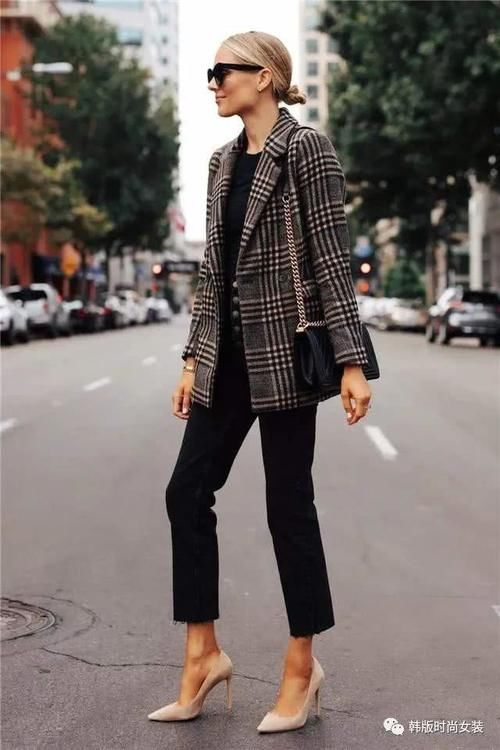 『小皮衣』聪明的女人春天有这些衣服就够了,第2件很多人有,就是不懂搭配