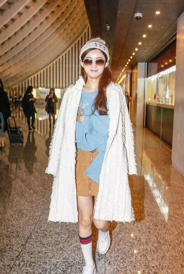 你以为迪丽热巴穿长筒袜美 那是因为没见过baby穿长筒袜