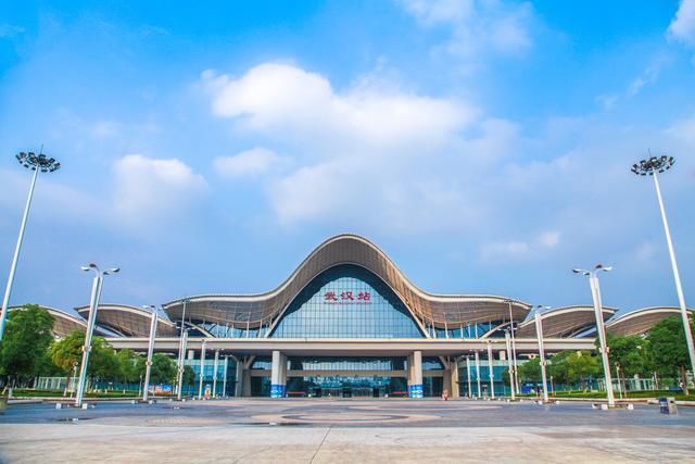  「漂亮」最受追捧的“高铁站”，外国人都说它漂亮，象征着中部