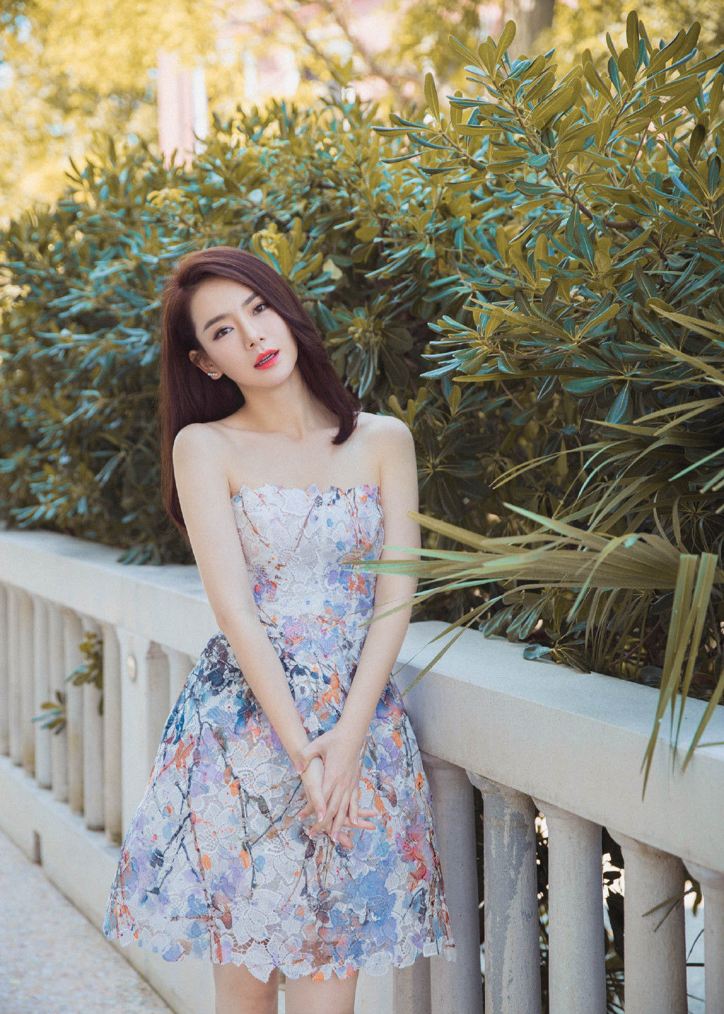 戚薇:白到发光的水嫩肌肤