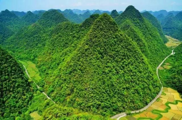 仅十几万人口的贵州小县，拥有堪比张家界的山，不输九寨沟的水!