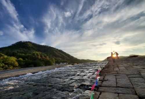 安徽最“独特”的古镇，外形就像一条鱼，坐拥“江南第一都江堰”