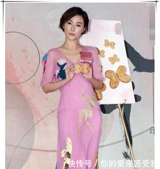 蔡依林粉色长裙出席活动，撞衫刘心悠惨败，深V秀性感都没用！