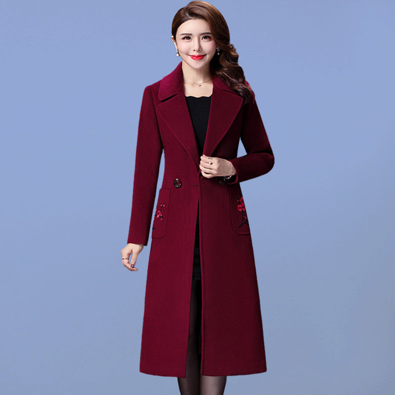 皮肤暗黄的妈妈别乱穿，瞧瞧这些女人穿的妈妈装，显嫩显白显气质