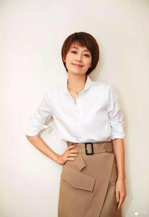 没想到马伊琍穿白裙这么惊艳一下从42岁嫩回到22岁,我又恋爱了