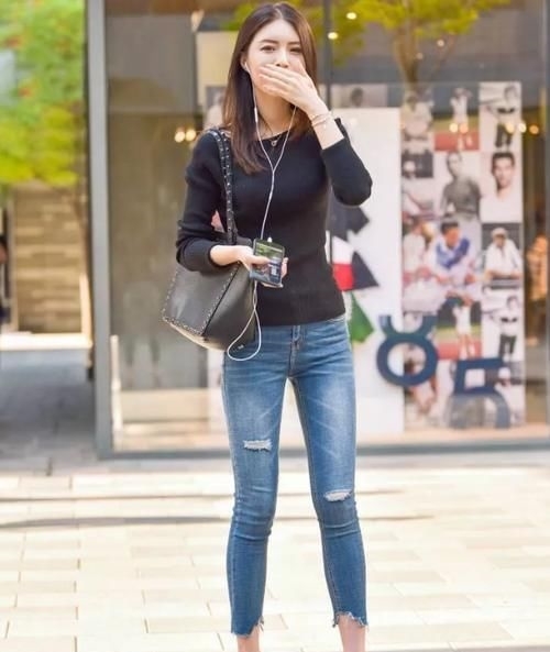  [女人]牛仔裤的时尚穿搭，显高又显瘦，让女人更显俏美与大气
