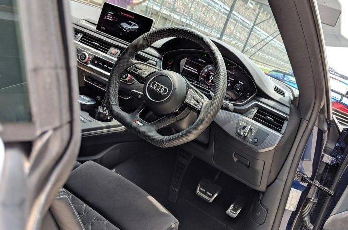 奥迪跑车体验 - 奥迪RS5轨道驱动器