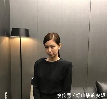  「香奈儿」肉肉脸还下垂竟也能打败刘雯周迅成人间香奈儿，这脸是有多高级？