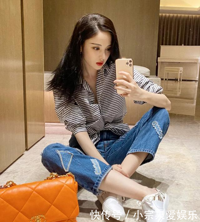 『感觉』娜扎新宠之橙色香奈儿19:满满夏日活力,谁说大包只能秋冬背!