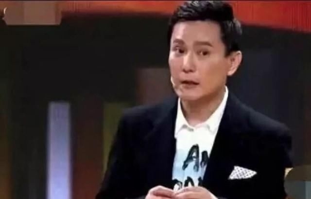 『狂扎』被萌娃怼到没话说?撒贝宁被蔡国庆儿子狂扎心,苦笑回答引来掌声