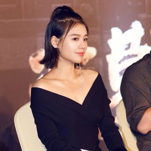 女生帅起来就没男生什么事了,周冬雨短发纯净,短发意外好看的是她