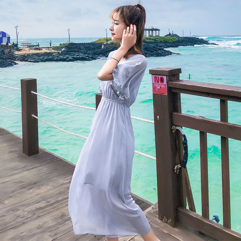 时下最火爆的一种裙:“温柔裙”!妩媚迷人，巨适合80后女人穿