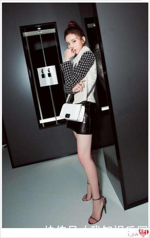 宋祖儿为了美，脚踩“两根针”现活动，网友：20岁这么成熟真好吗