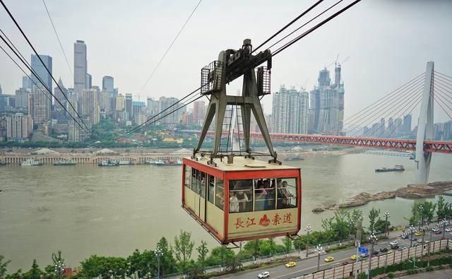 为让游客玩尽兴，耿直的重庆人腾出一座城，教你轻松打卡热门景点