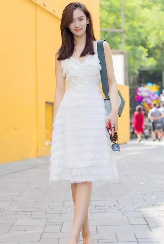 「气质」街拍:气质高贵的美女,身姿挺拔,魅力十足