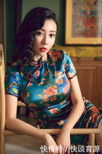  『挥发』风雅旗袍美女，举手投足间皆挥发女性魅力，红绿交织旗袍裙太高级