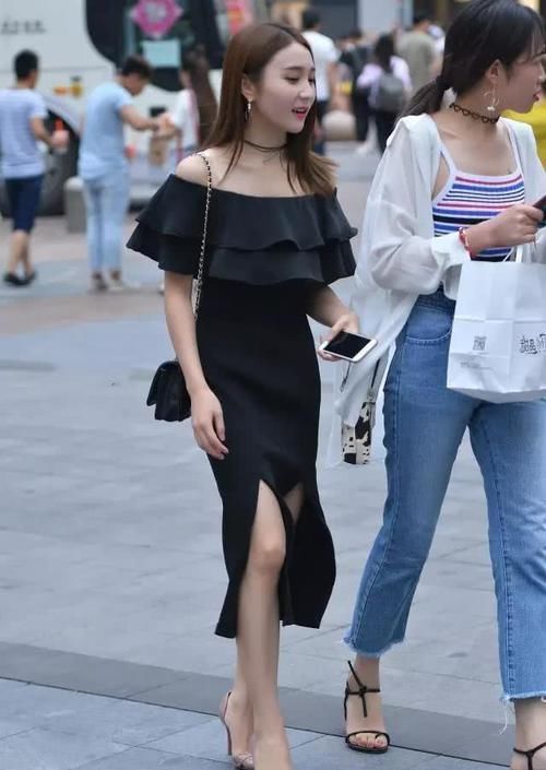  【小姐姐】街拍：小姐姐轻盈时尚的连衣裙，大方又不失美感与优雅