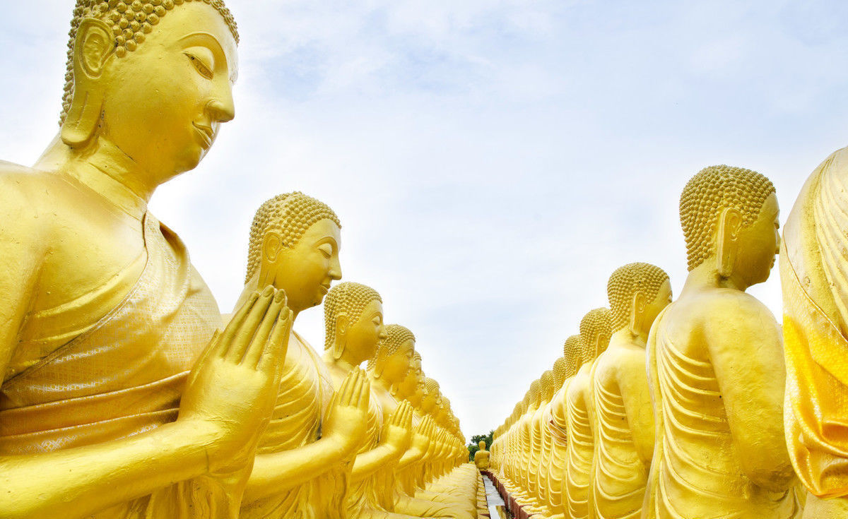 诸佛赐福寿有缘人，见者拜者许愿，心想事成，万事如意