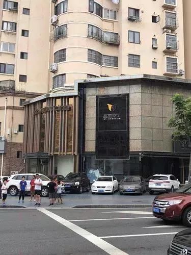 青岛圣瓦伦丁老板去世女儿继承 员工曝欠薪欠保险已罢工