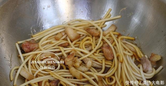 【冬天】冬天最该吃的菜,下饭杀菌,遇热即熟,和粉条一起烧,给啥也不换!