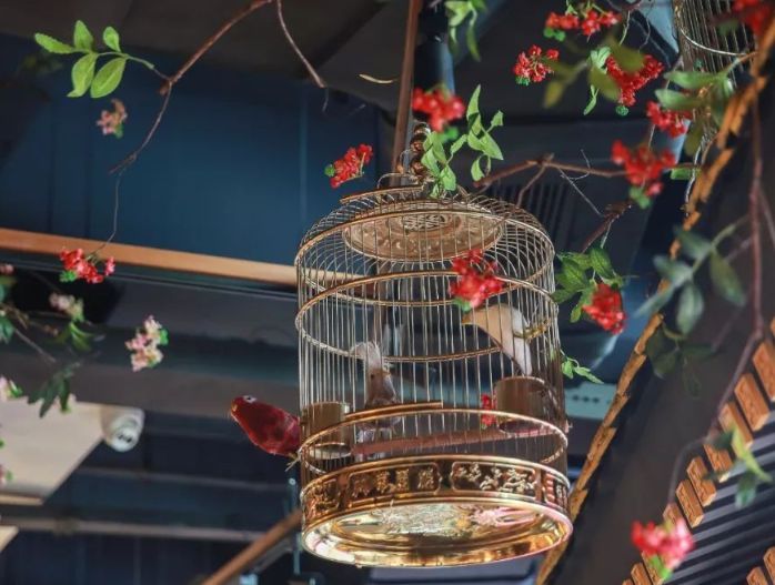  #有钱人#国内最“穷”的有钱人，房子破旧却价值上亿，有钱也不