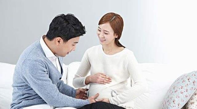 『过程当中』暖心弟弟怀揣奶瓶，姐姐一放学赶紧递上，网友：求生欲太强！