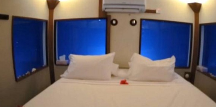 非洲有一个奇特的酒店，漂浮在大海上，卧室却在水下！