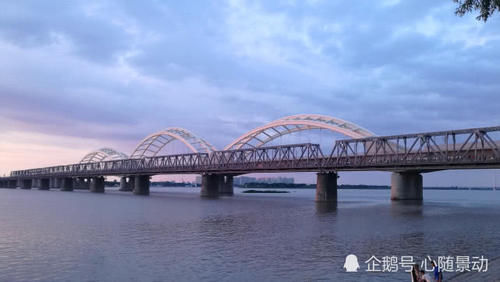 我国面积最大省会，是上海市的八倍，还有亚洲最大步行街