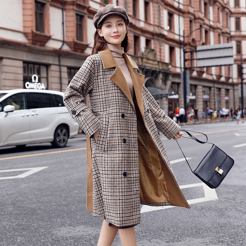 羽绒服已过时了，今年主打呢大衣+短靴，特适合小个子，洋气显高