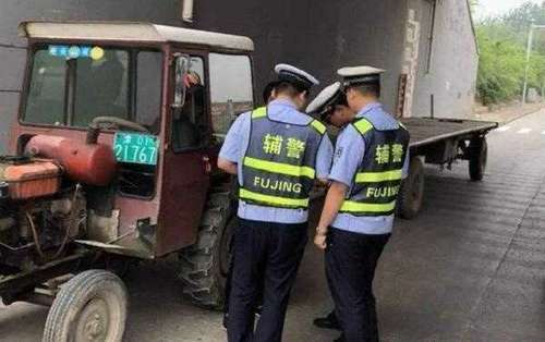 农民的农用车辆不让进城？老农的反问把所谓的“专家”难住了