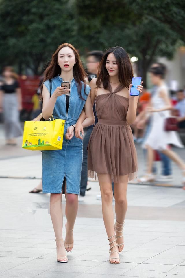 街拍，长得好看，不如穿得好看，这几款时尚穿搭，你值得拥有!