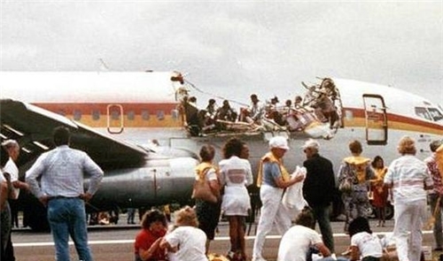 哈空难是什么飞机