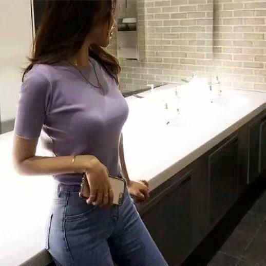 牛仔裤美女，文艺范十足，秀出曼妙姿态