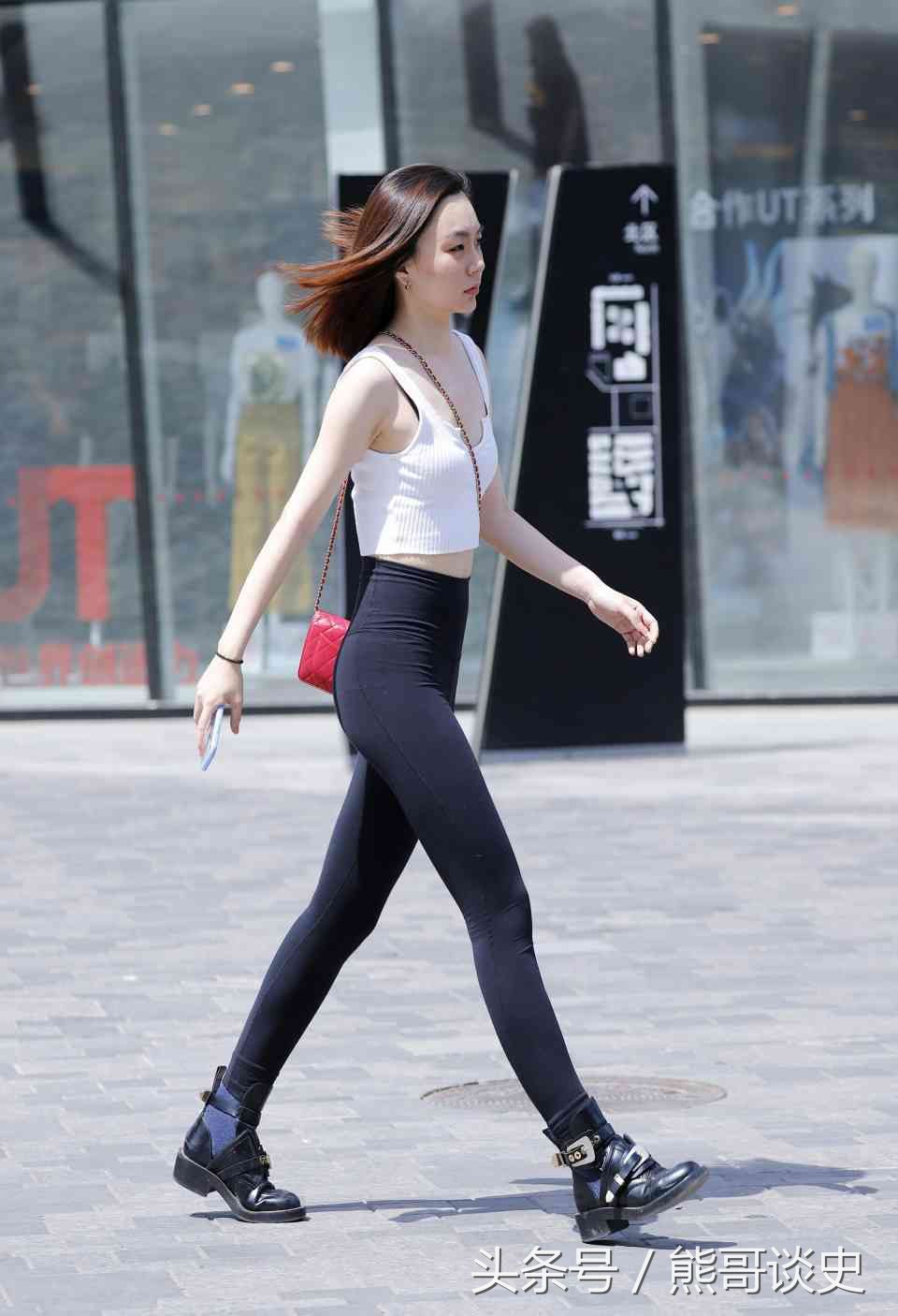 街拍重庆，美丽百搭的装扮，让你时尚又充满仙气