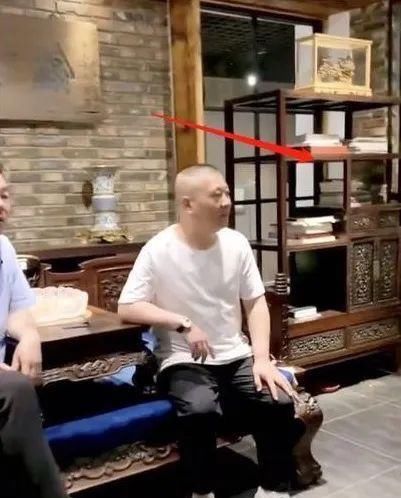  「巴掌」相声界最牛的人！郭德纲被他扇巴掌反赔笑脸，住3千平豪宅富得流油