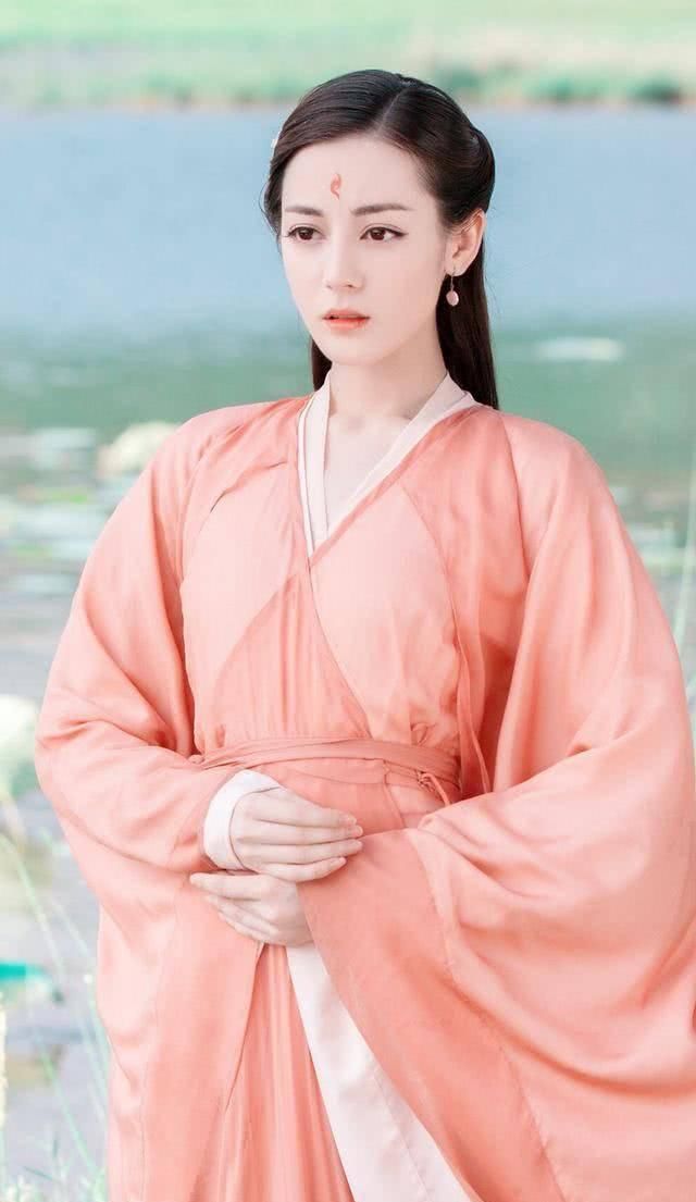 『欣喜若狂』《枕上书》后热巴不再低调,连上四部剧,粉丝欣喜若狂