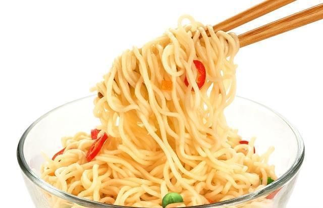  『皮肤』若女人不想老太快，除了保养皮肤，这几种食物也要少吃