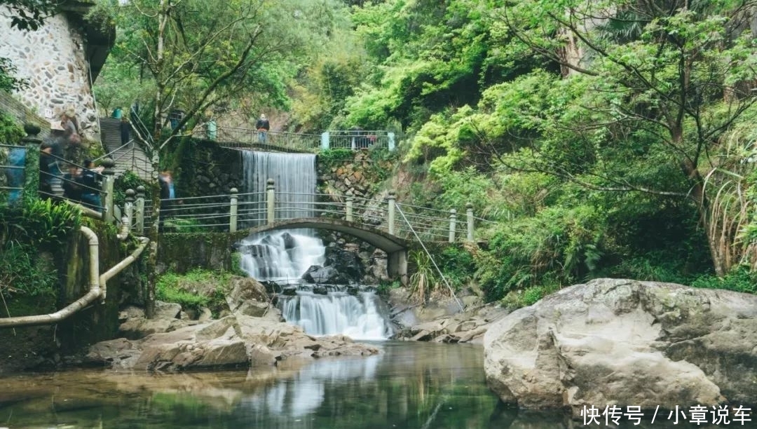 她是隐于深山的“联合国村”，有地道的田鱼美味，还是著名华侨之