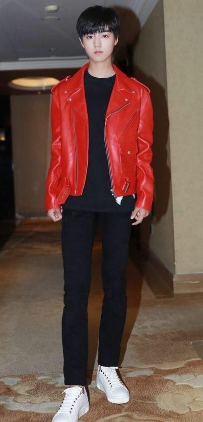 男星皮衣照:王俊凯帅过鹿晗?李易峰输给杨洋的原因好搞笑