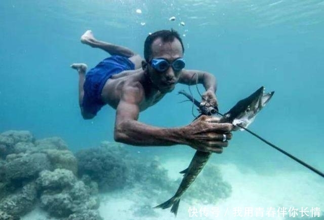 能自由行走在海底的民族,到陆地上还会头晕,如今只剩6000多人