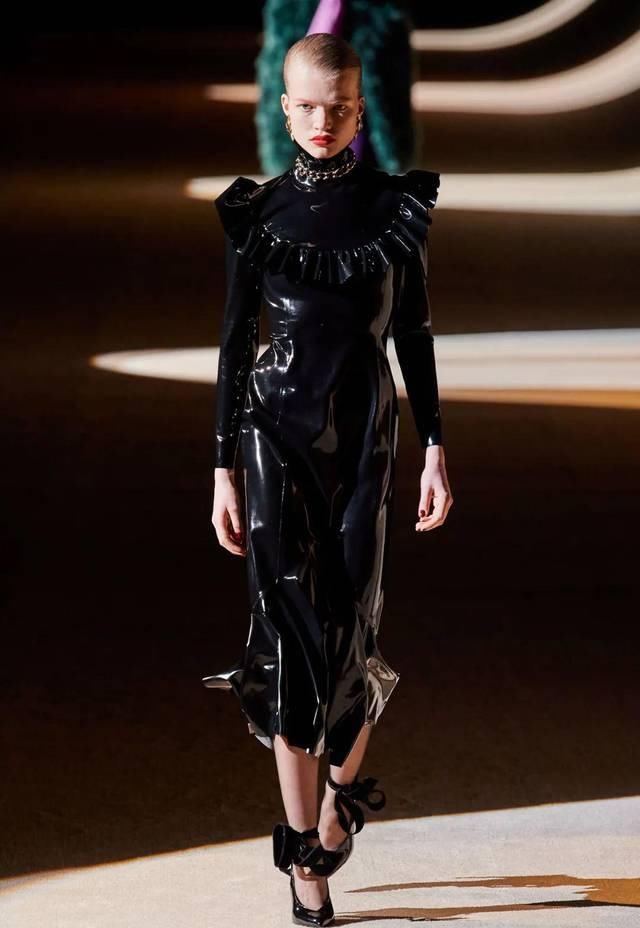  『系列』一场关于女性自我解放的革命：Saint Laurent 2020秋冬时装系列！