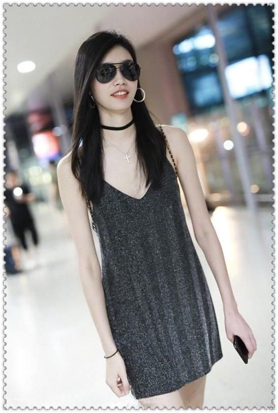 当迪丽热巴和奚梦瑶同穿吊带裙，才知道明星和超模到底差在哪！