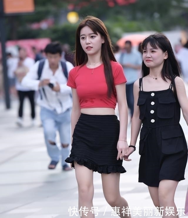  凸显|街拍：小姐姐吊带好细，用与众不同的搭配，凸显精致美感