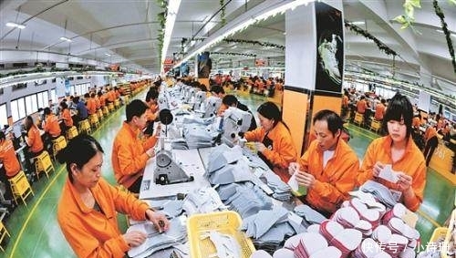 流水线工人的逆袭，他把3毛钱的生意做到50亿，一举成为行业龙头