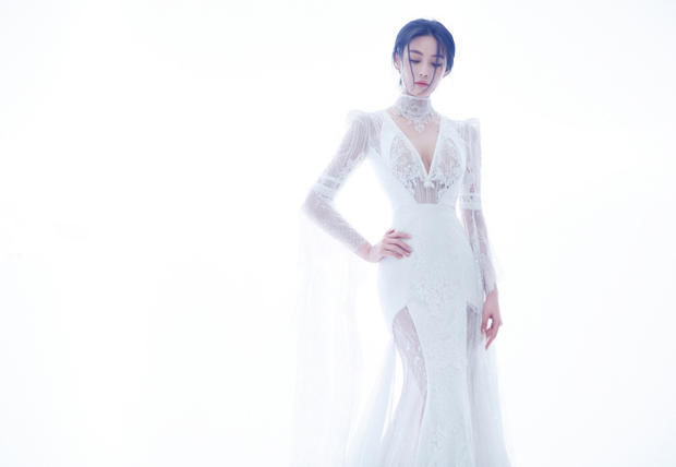 韩国女教师将透视装的性感演绎的超越 张馨予 柳岩 刘亦菲