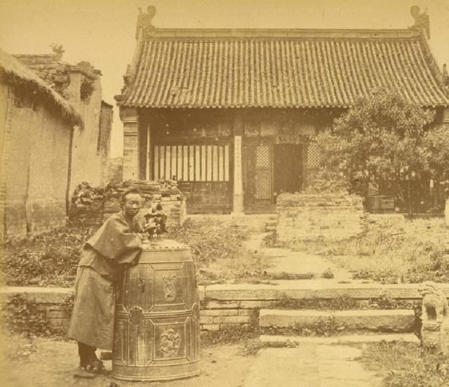 老照片:1874年阿道夫拍摄的清朝，图5的黄鹤楼是最高建筑!