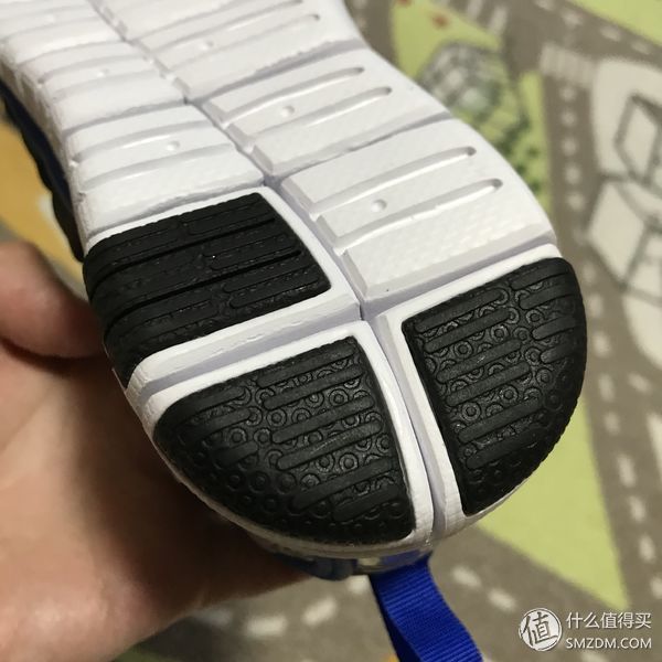 给儿子买的第N双鞋 篇四十:NIKE DYNAMO FREE 毛毛虫童鞋