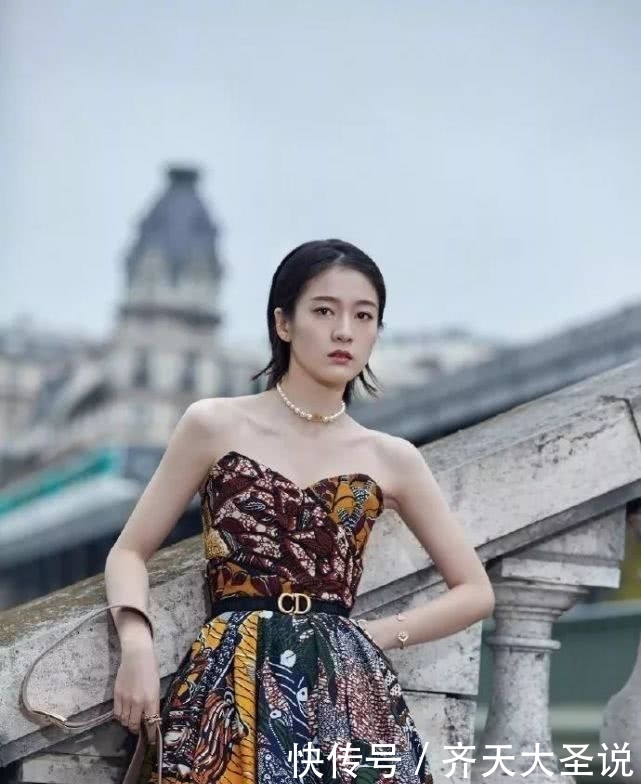 『格格』95后小花暗战:谈恋爱的“京圈格格”能干过受章子怡提携的她吗?