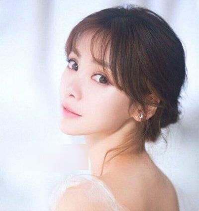 明星示范超减龄的碎空气刘海发型!